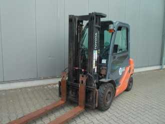 Used Forklift Truck TOYOTA 02-8 FGF-25 GAS VIERRADFRONTSTAPLER (13076416)