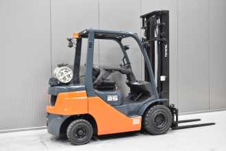 Used Forklift Truck TOYOTA 02-8FGF25 /58291/ GAS VIERRADFRONTSTAPLER (13066175)