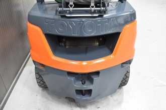 Used Forklift Truck TOYOTA 02-8FGF25 /58291/ GAS VIERRADFRONTSTAPLER (13066175)