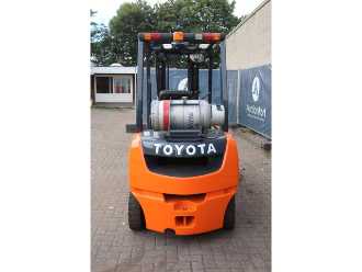 Used Forklift Truck TOYOTA 02-8FGF25 GAS VIERRADFRONTSTAPLER (13062905)