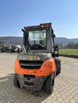 Used Forklift Truck TOYOTA 40-8FD35N DIESEL VIERRADFRONTSTAPLER (13050552)