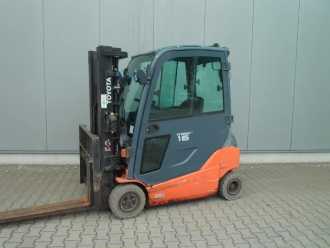 Used Forklift Truck TOYOTA 8 FBMT 16 ELEKTRO VIERRADFRONTSTAPLER (13076418) backdrop