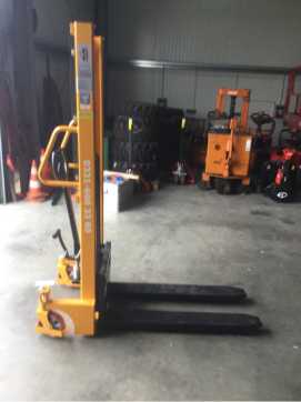Used Forklift Truck WEITERE TVH M HOCHHUB HANDSEMI HANDGABELHUBWAGENMANUELL (13011458) backdrop