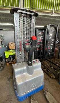 Used Forklift Truck ARMANNI MASTER LIGHT EVO 105/29 ELEKTRO HOCHHUBWAGENDEICHSEL (12983097) backdrop