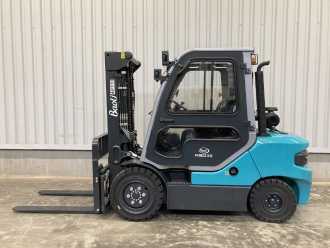 Used Forklift Truck BAOLI KBD 35 G1 DIESEL VIERRADFRONTSTAPLER (13044029) backdrop
