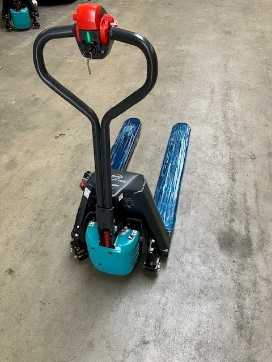 Used Forklift Truck BAOLI KBP 15E ELEKTRO NIEDERHUBWAGENDEICHSEL (13069072) backdrop