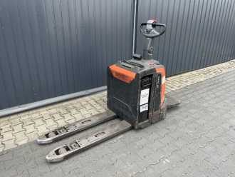 Used Forklift Truck BT LPE200 ELEKTRO NIEDERHUBWAGENDEICHSEL (13040107) backdrop