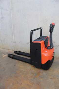 Used Forklift Truck BT LWE180 ELEKTRO NIEDERHUBWAGENSEMIELEKTRISCH (13065179) backdrop