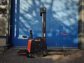 Used Forklift Truck BT SPE 140L ELEKTRO HOCHHUBWAGENFAHRERSTAND (13005046) backdrop