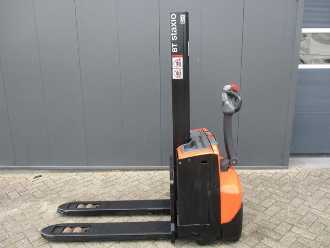 Used Forklift Truck BT SWE 080L ELEKTRO HOCHHUBWAGENDEICHSEL (13071684) backdrop