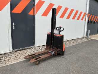 Used Forklift Truck BT SWE080L ELEKTRO HOCHHUBWAGENDEICHSEL (13073788) backdrop