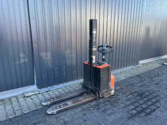 Used Forklift Truck BT SWE080L ELEKTRO HOCHHUBWAGENDEICHSEL (13075439) backdrop