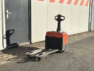 Used Forklift Truck BT Toyota LWE130 ELEKTRO NIEDERHUBWAGENSEMIELEKTRISCH (13075284) backdrop