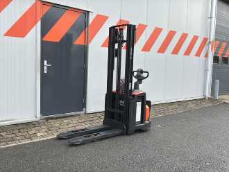 Used Forklift Truck BT Toyota SWE120 ELEKTRO HOCHHUBWAGENDEICHSEL (13075301) backdrop