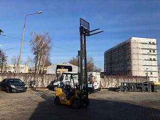 Used Forklift Truck CATERPILLAR CAT GP25N GAS VIERRADFRONTSTAPLER (13065251) backdrop