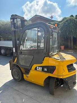 Used Forklift Truck CATERPILLAR DP25 DIESEL VIERRADFRONTSTAPLER (13074113)