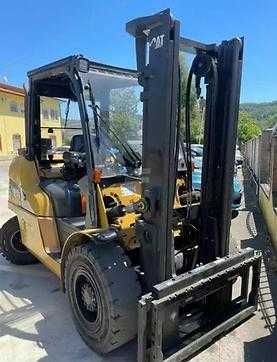Used Forklift Truck CATERPILLAR DP45NT DIESEL VIERRADFRONTSTAPLER (13052460) backdrop