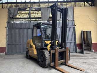 Used Forklift Truck CATERPILLAR DP55N DIESEL VIERRADFRONTSTAPLER (13012226) backdrop