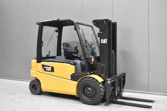 Used Forklift Truck CATERPILLAR EP 40 /55748/ ELEKTRO VIERRADFRONTSTAPLER (13069522) backdrop