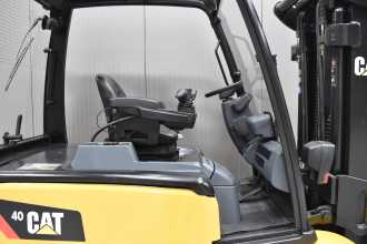 Used Forklift Truck CATERPILLAR EP 40 /55748/ ELEKTRO VIERRADFRONTSTAPLER (13069522)