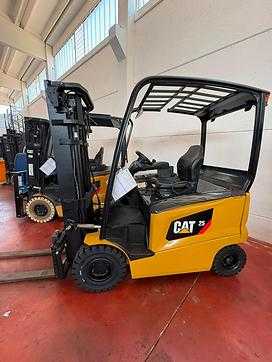 Used Forklift Truck CATERPILLAR EP25CN ELEKTRO VIERRADFRONTSTAPLER (13065245) backdrop