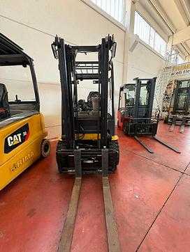 Used Forklift Truck CATERPILLAR EP25CN ELEKTRO VIERRADFRONTSTAPLER (13065245)