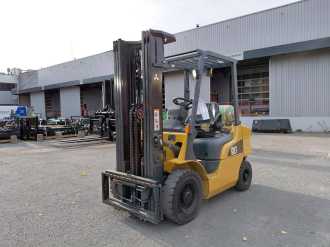 Used Forklift Truck CATERPILLAR GP25N GAS VIERRADFRONTSTAPLER (12999265)