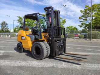 Used Forklift Truck CATERPILLAR GP40N GAS VIERRADFRONTSTAPLER (12719940)