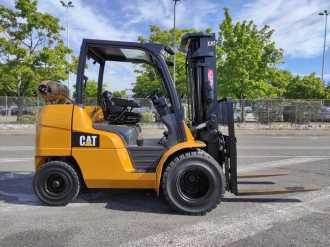 Used Forklift Truck CATERPILLAR GP40N GAS VIERRADFRONTSTAPLER (12719940)
