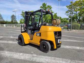 Used Forklift Truck CATERPILLAR GP40N GAS VIERRADFRONTSTAPLER (12719940)