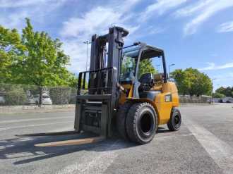 Used Forklift Truck CATERPILLAR GP40N GAS VIERRADFRONTSTAPLER (12719940)