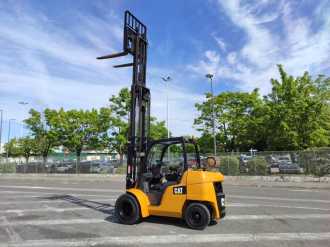 Used Forklift Truck CATERPILLAR GP40N GAS VIERRADFRONTSTAPLER (12719940)