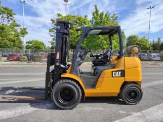 Used Forklift Truck CATERPILLAR GP40N GAS VIERRADFRONTSTAPLER (12719940)