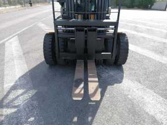 Used Forklift Truck CATERPILLAR GP40N GAS VIERRADFRONTSTAPLER (12719940)