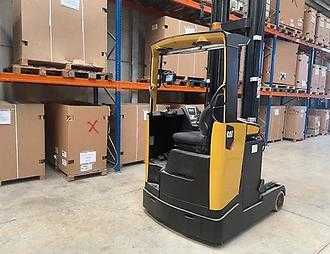 Used Forklift Truck CATERPILLAR NR16NH ELEKTRO SCHUBMASTSTAPLER (12969948) backdrop