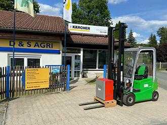 Used Forklift Truck CESAB B415 ELEKTRO VIERRADFRONTSTAPLER (13062745) backdrop