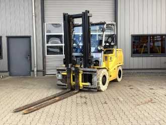 Used Forklift Truck CESAB B870 ELEKTRO VIERRADFRONTSTAPLER (13063527) backdrop