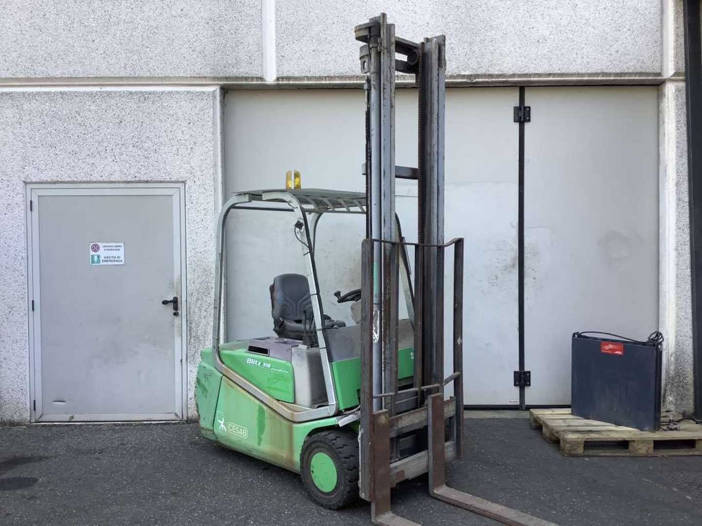 Used Forklift Truck CESAB BLITZ 318 ELEKTRO DREIRADFRONTSTAPLER (13053612)