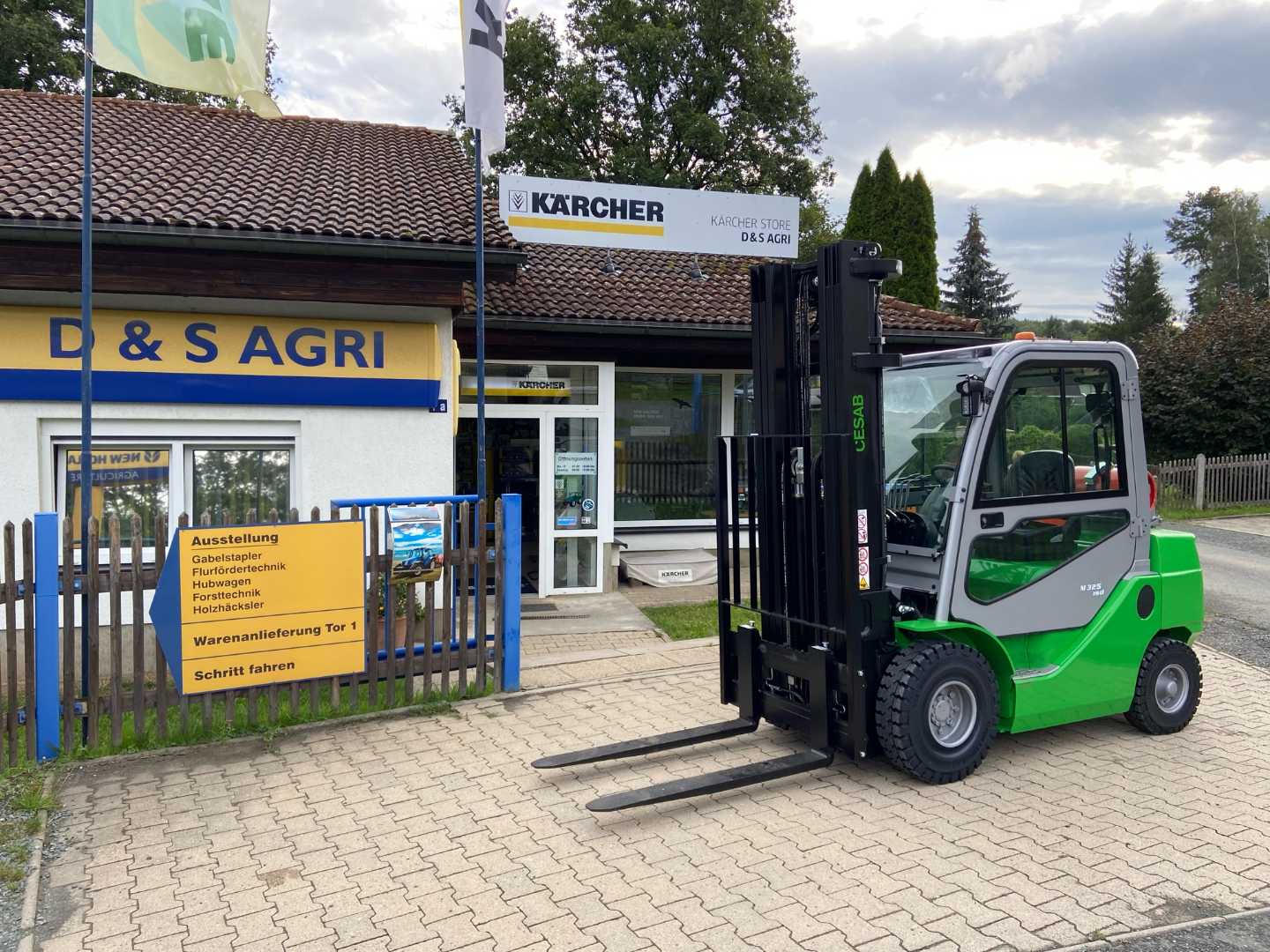 Used Forklift Truck CESAB M325GV GAS VIERRADFRONTSTAPLER (13062742)