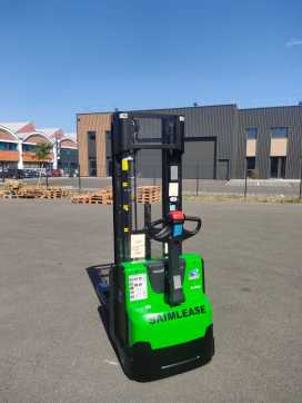 Used Forklift Truck CESAB gerbeur à conducteur accompagnant ELEKTRO HOCHHUBWAGENDEICHSEL (13068362) backdrop