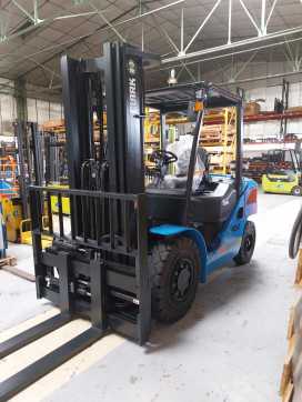 Used Forklift Truck CLARK chariot élévateur à fourches DIESEL VIERRADFRONTSTAPLER (13046110) backdrop