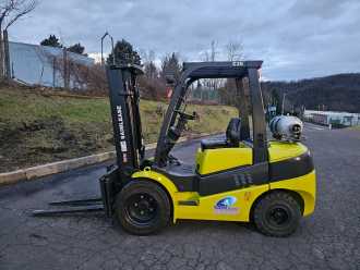 Used Forklift Truck CLARK chariot élévateur à fourches GAS VIERRADFRONTSTAPLER (12995185) backdrop
