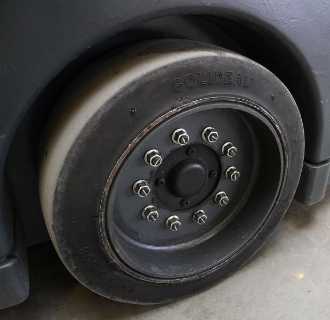 Used Forklift Truck COMBILIFT AISLE MASTER 20S ELEKTRO VIERRADFRONTSTAPLER (12779609)