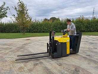 Used Forklift Truck COMBILIFT CS ELEKTRO HOCHHUBWAGENFAHRERSTAND (12915538) backdrop