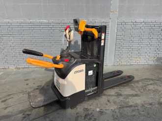 Used Forklift Truck CROWN DT 3040 Baujahr 2018/ Stunden 5502 Akku 2018 ELEKTRO HOCHHUBWAGENDEICHSEL (13071049)