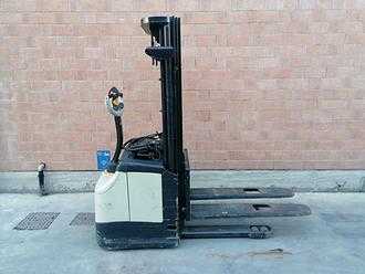 Used Forklift Truck CROWN ES 4000 1.6 TT  ELEKTRO HOCHHUBWAGENDEICHSEL (12959991) backdrop