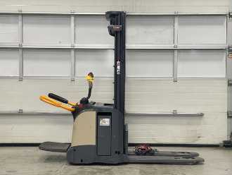 Used Forklift Truck CROWN ETi 4000 1.6 TT ELEKTRO HOCHHUBWAGENDEICHSEL (12975233)