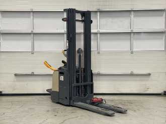 Used Forklift Truck CROWN ETi 4000 1.6 TT ELEKTRO HOCHHUBWAGENDEICHSEL (12975233)