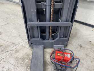 Used Forklift Truck CROWN ETi 4000 1.6 TT ELEKTRO HOCHHUBWAGENDEICHSEL (12975233)