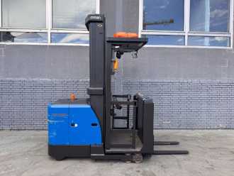 Used Forklift Truck CROWN SP3522-1.0 Baujahr 2019/ Hubhöhe 5,13M ELEKTRO HOCHHUBKOMMISSIONIERER (13061067) backdrop